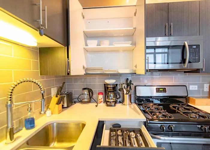 Stylish 2br With Optional Parking & Gym Access Near Lakefront, Shedd Aquarium And Mccormick Center