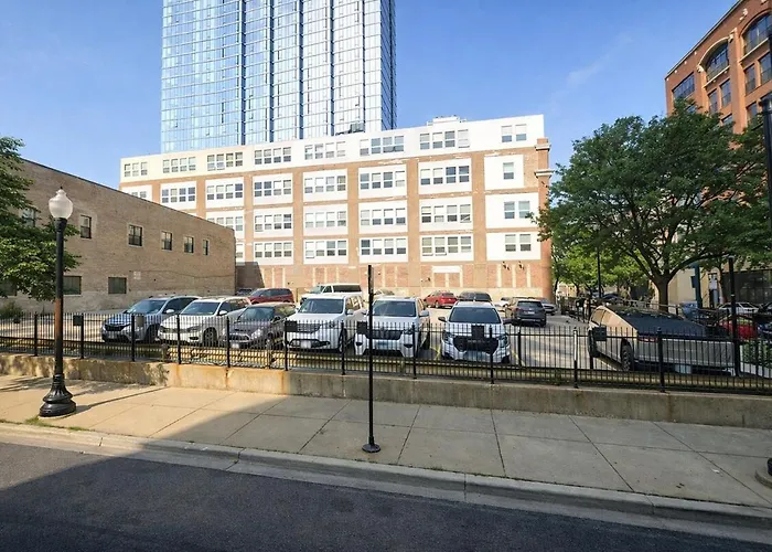 Stylish 2br With Optional Parking & Gym Access Near Lakefront, Shedd Aquarium And Mccormick Center Apartamento
