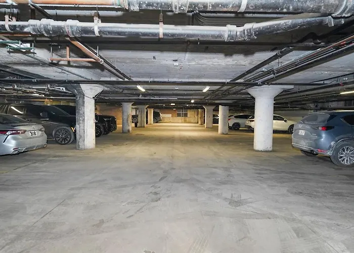 Stylish 2br With Optional Parking & Gym Access Near Lakefront, Shedd Aquarium And Mccormick Center *